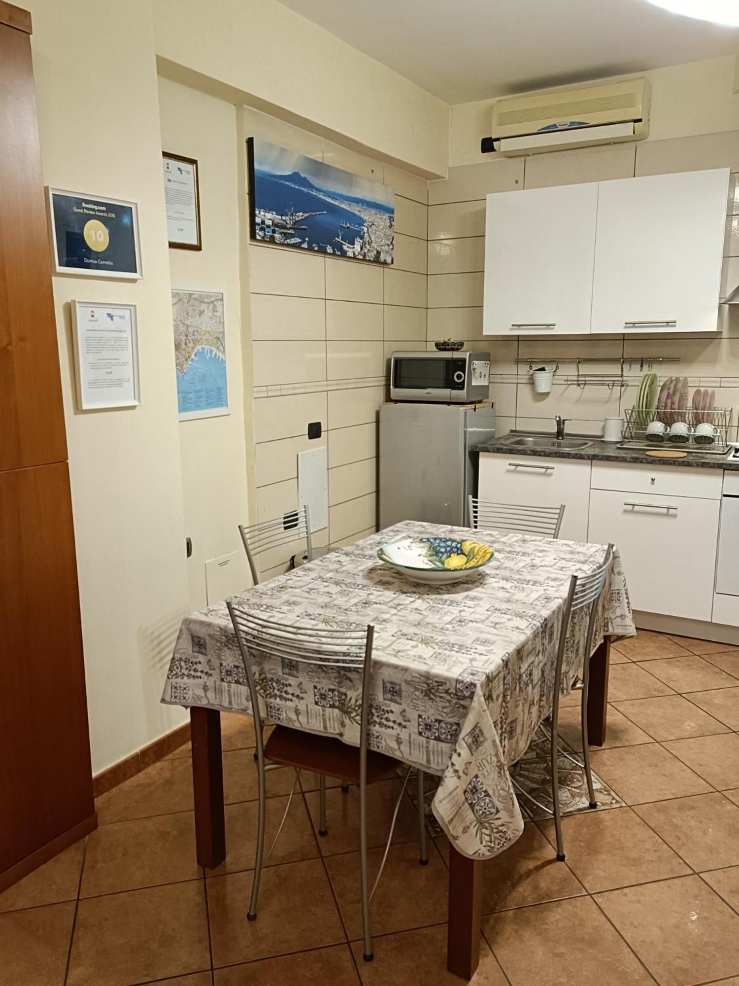 Ferienwohnung Domus Cornelia Neapel Zimmer foto